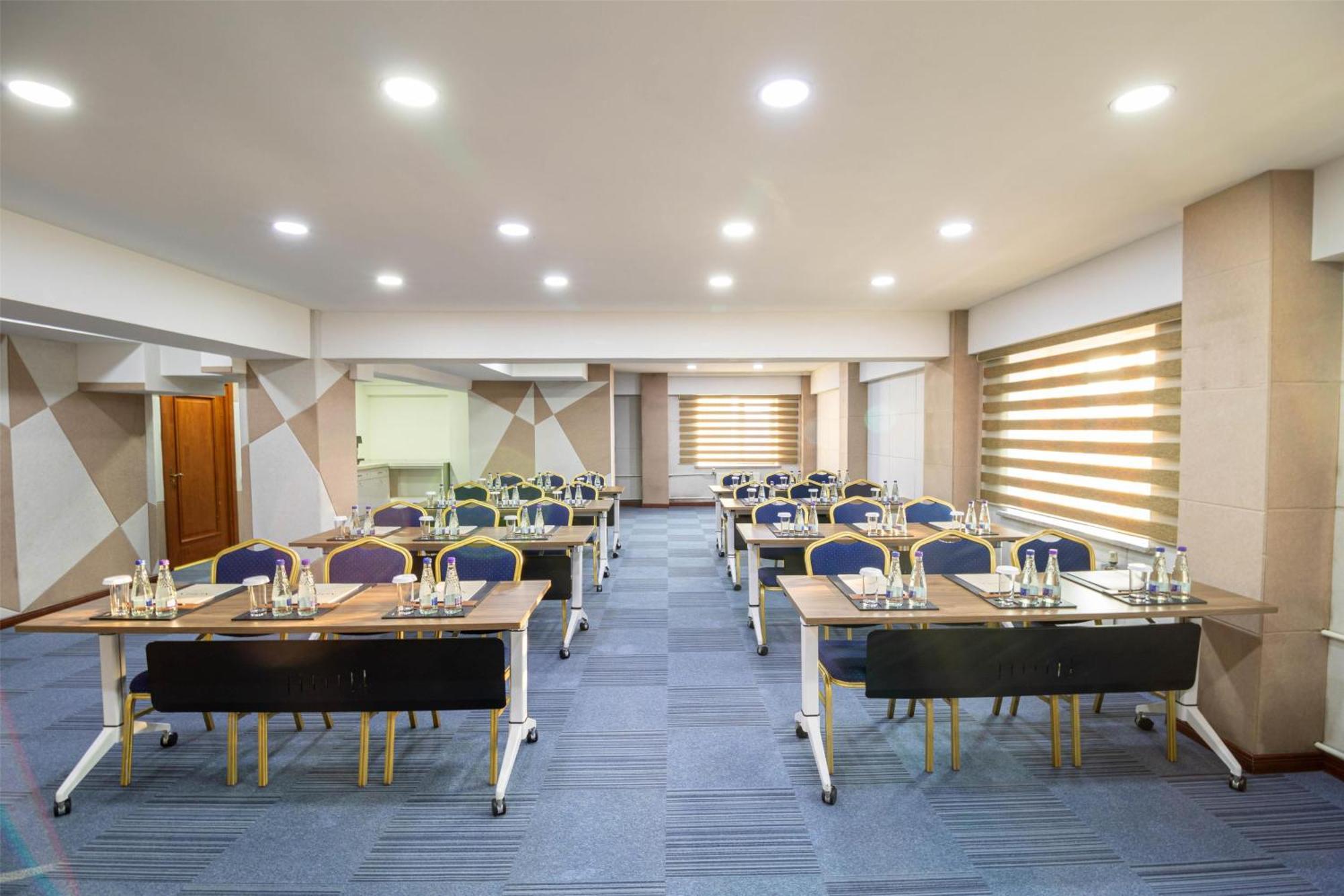 אולן בטור Kempinski Hotel Khan Palace מראה חיצוני תמונה