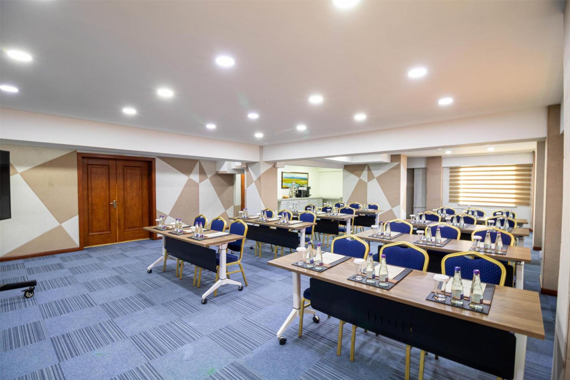 אולן בטור Kempinski Hotel Khan Palace מראה חיצוני תמונה