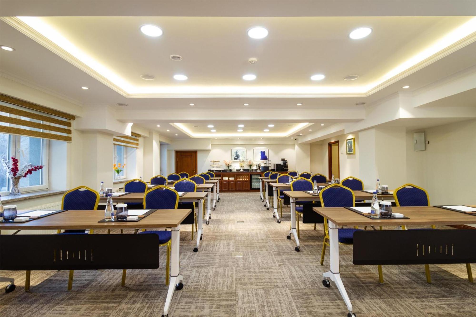 אולן בטור Kempinski Hotel Khan Palace מראה חיצוני תמונה