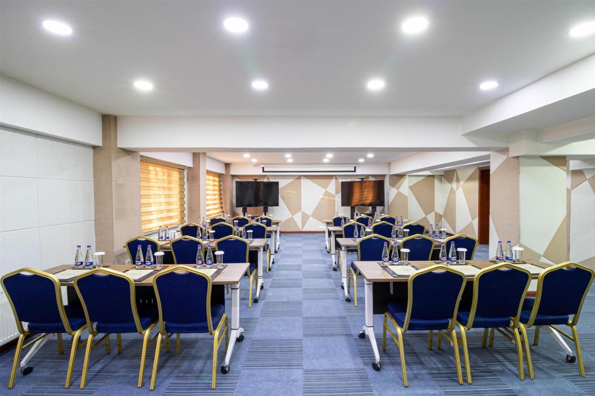 אולן בטור Kempinski Hotel Khan Palace מראה חיצוני תמונה