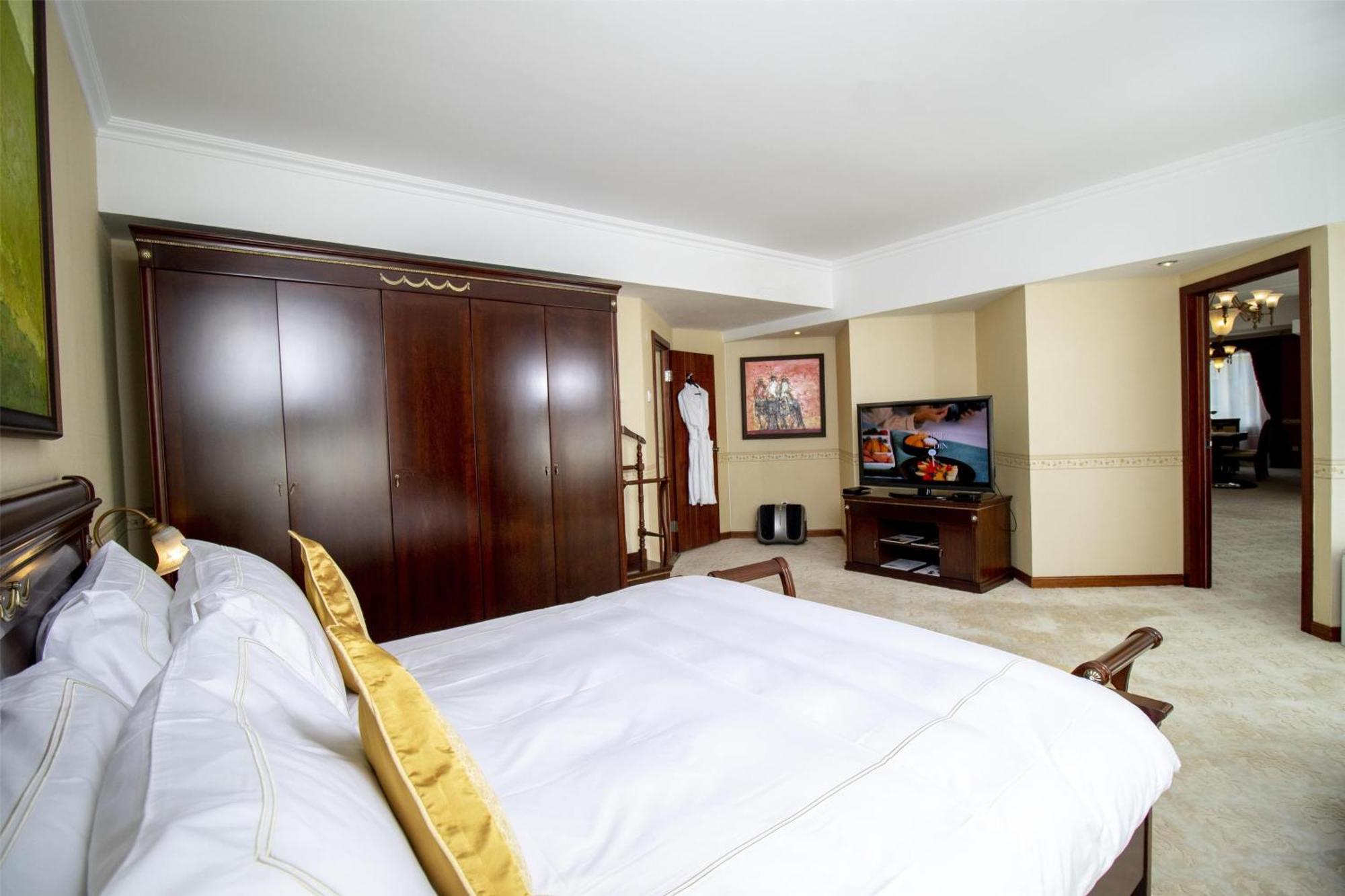 אולן בטור Kempinski Hotel Khan Palace מראה חיצוני תמונה